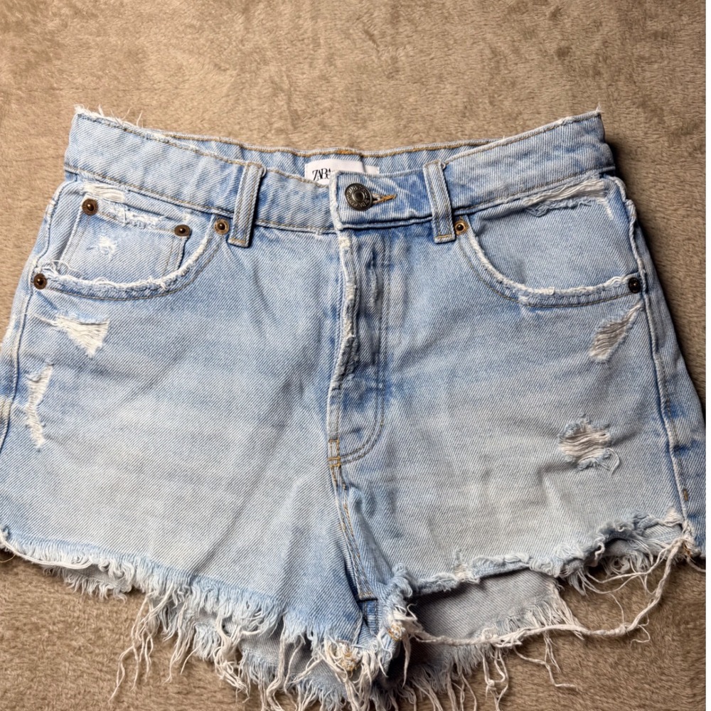 Zara High Waisted Distressed Denim Shorts Light Wash Button Fly Frayed Hem 24
